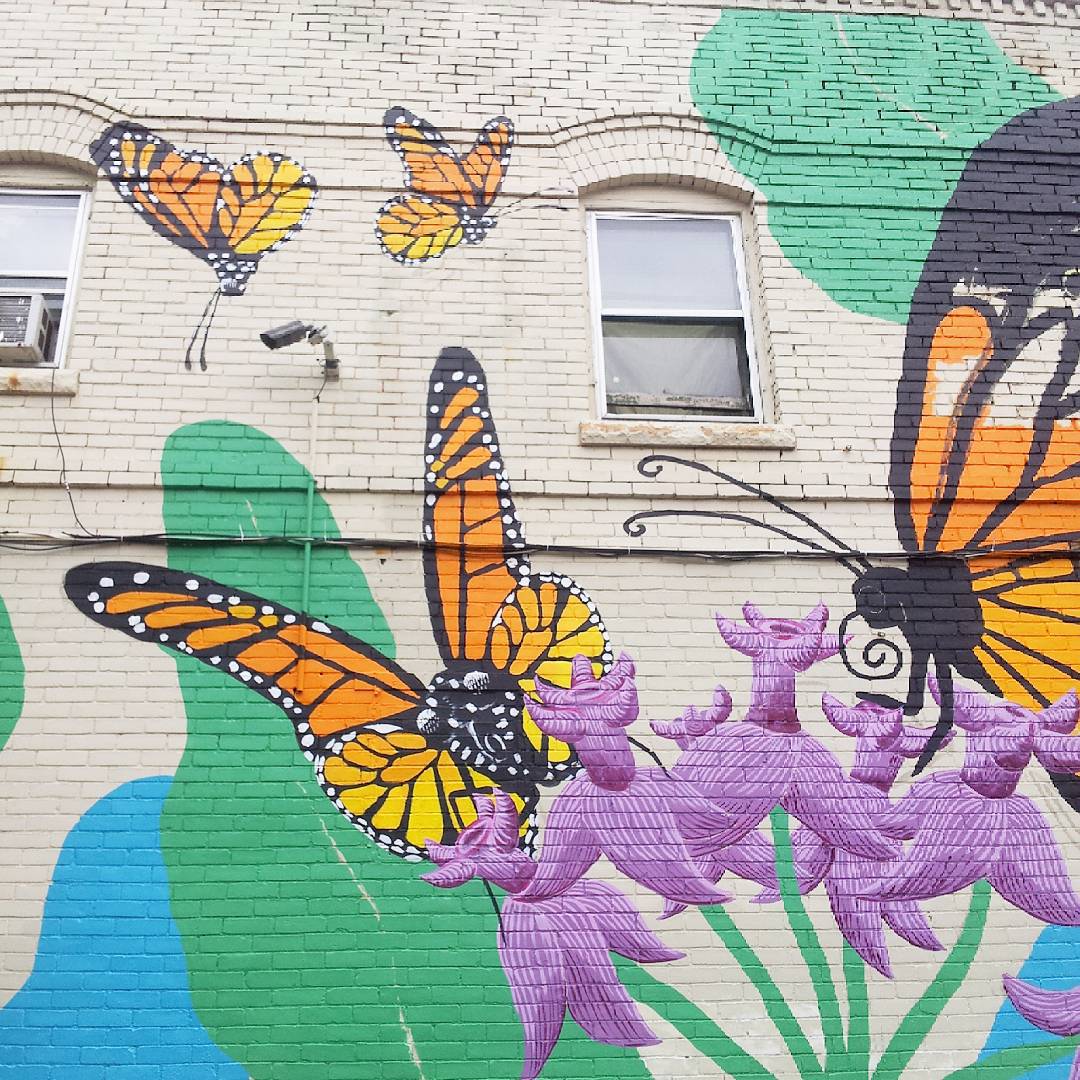 mural in Minneapolis by artist Roger Peet. Tagged: animals