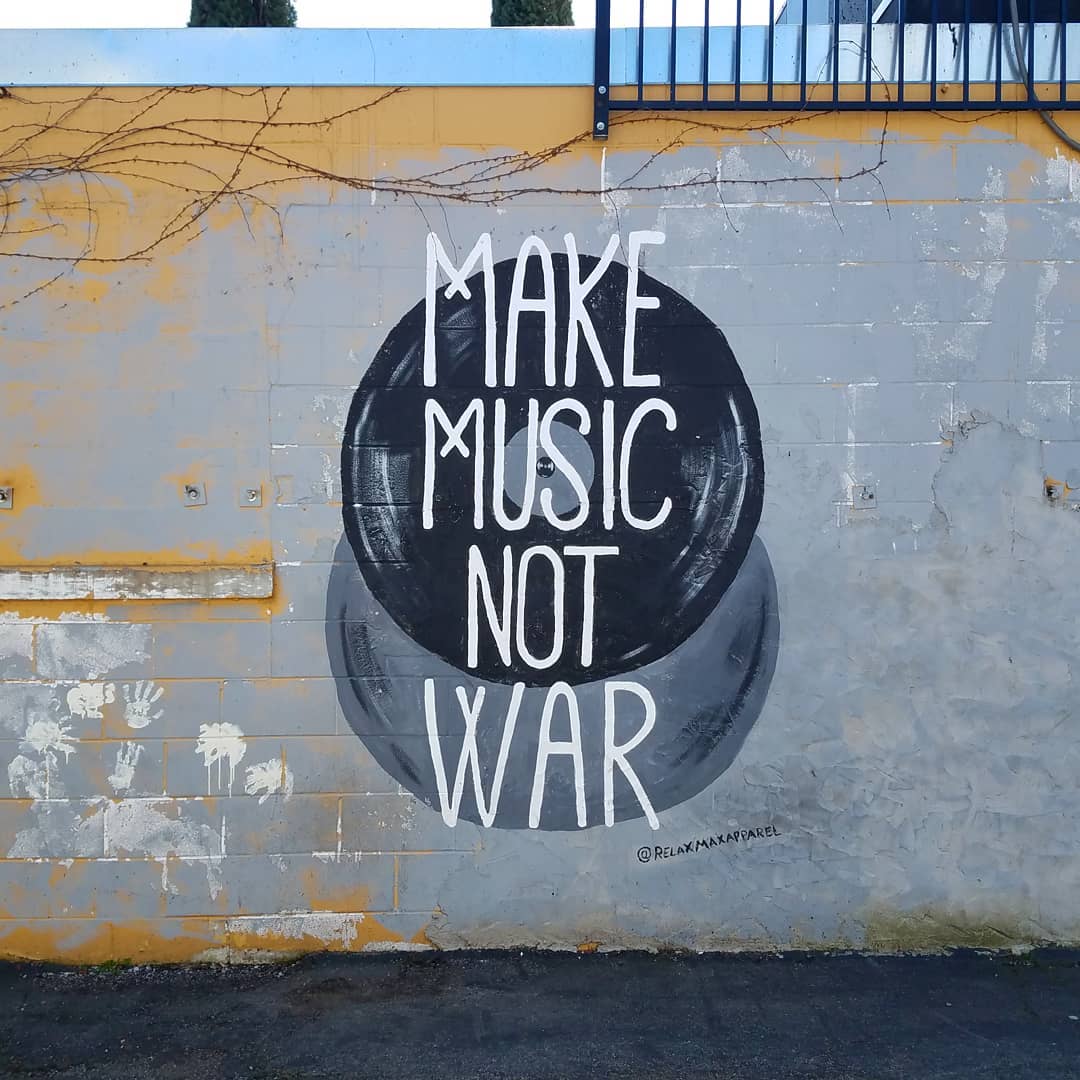 mural in Nashville by artist unknown. Tagged: music
