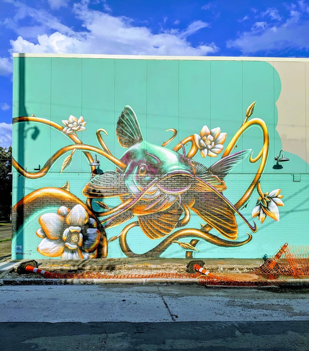 mural in New Orleans by artist Ivan Roque. Tagged: animals